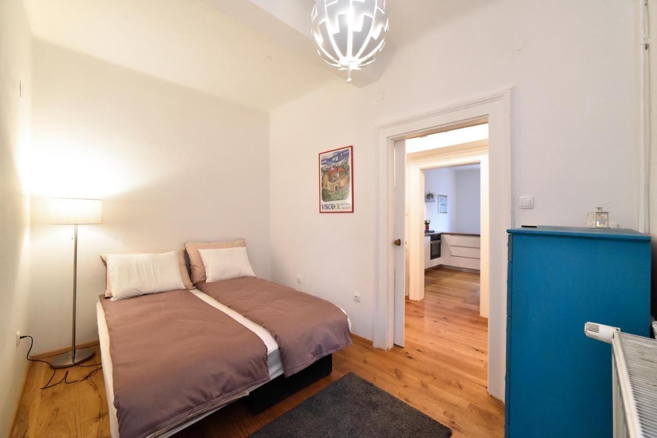 Cosy Lu Apartment ซาเกร็บ ภายนอก รูปภาพ