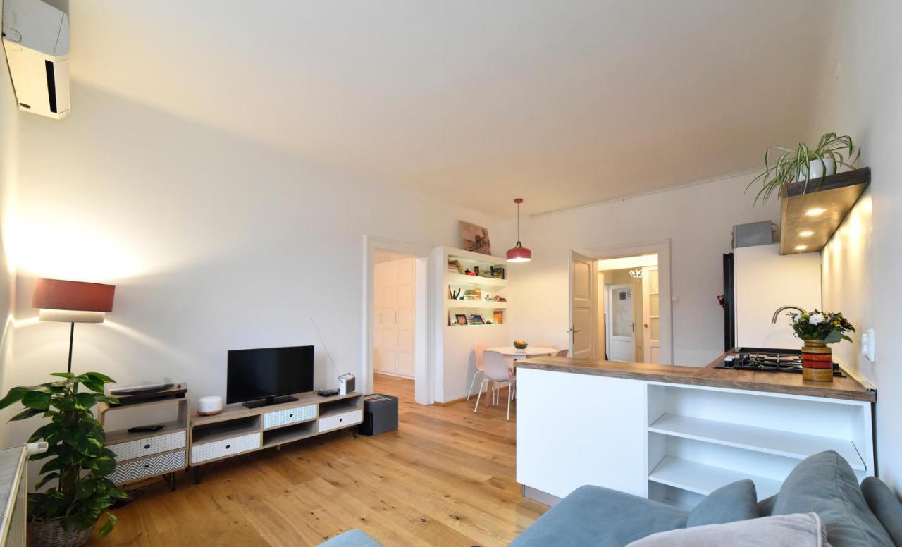 Cosy Lu Apartment ซาเกร็บ ภายนอก รูปภาพ